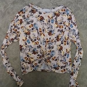 Long sleeve knit top. Cropped. Knotted on the fron